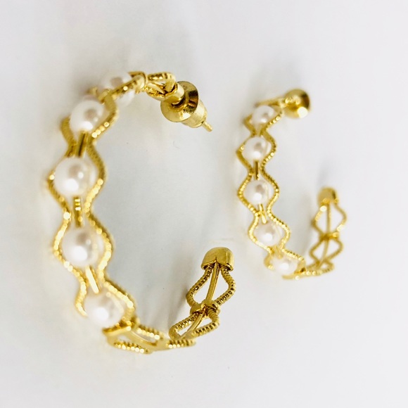 Kate Stylist Jewelry - New! Vintage Pearl Textured Hoop Earrings Gold Kate Stylist Jewelry - New! Vintage Pearl Textured Hoop Earrings Gold